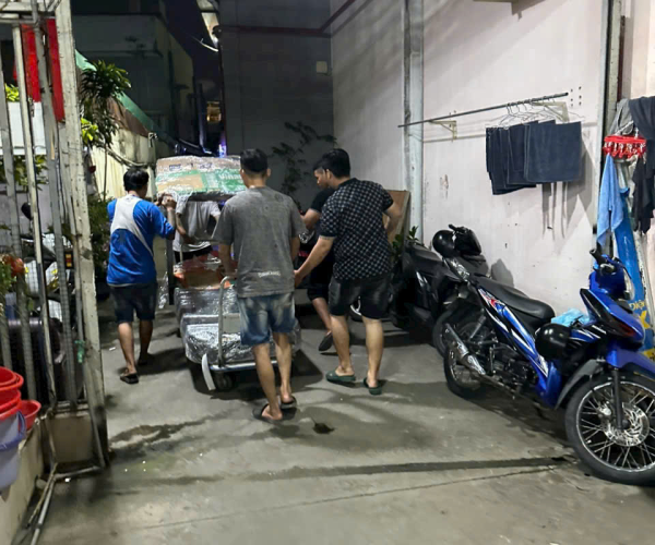 Xuống dụng cụ gym nữa đêm